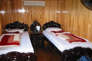 Bed room in 2-cabin Bai Tho Junk Halong Bay