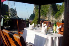 Dining table Huong Hai Junk, Halong Bay